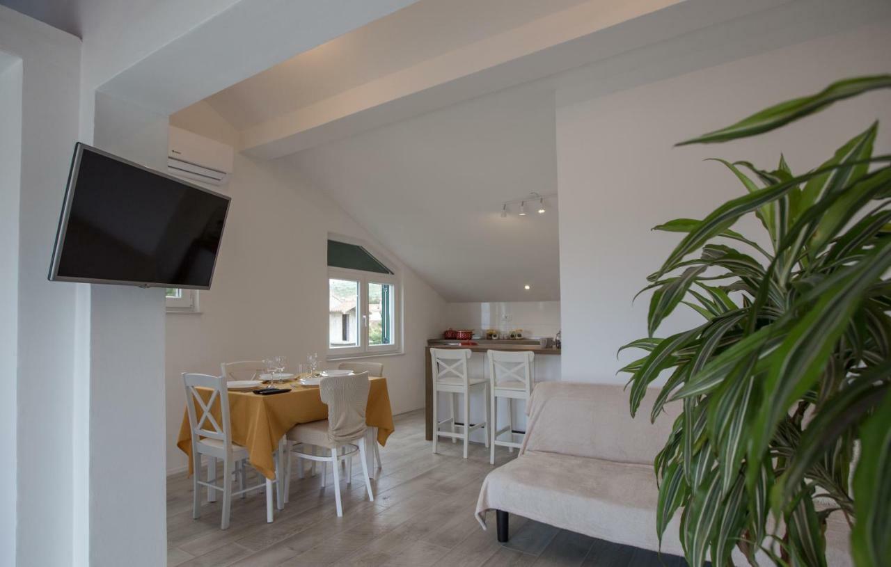 Relaxing Whole Top Floor Apartment By The Sea Zaboric Ngoại thất bức ảnh