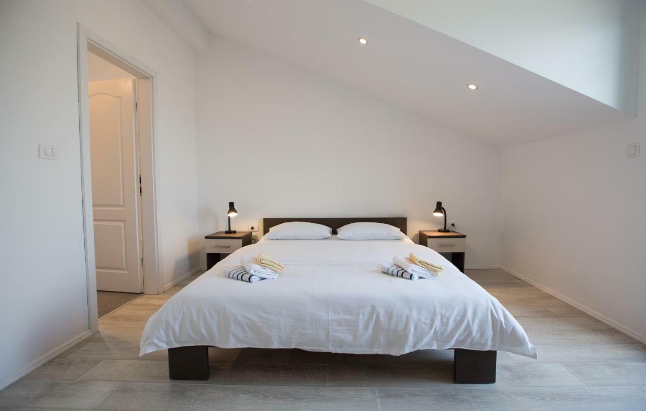Relaxing Whole Top Floor Apartment By The Sea Zaboric Ngoại thất bức ảnh